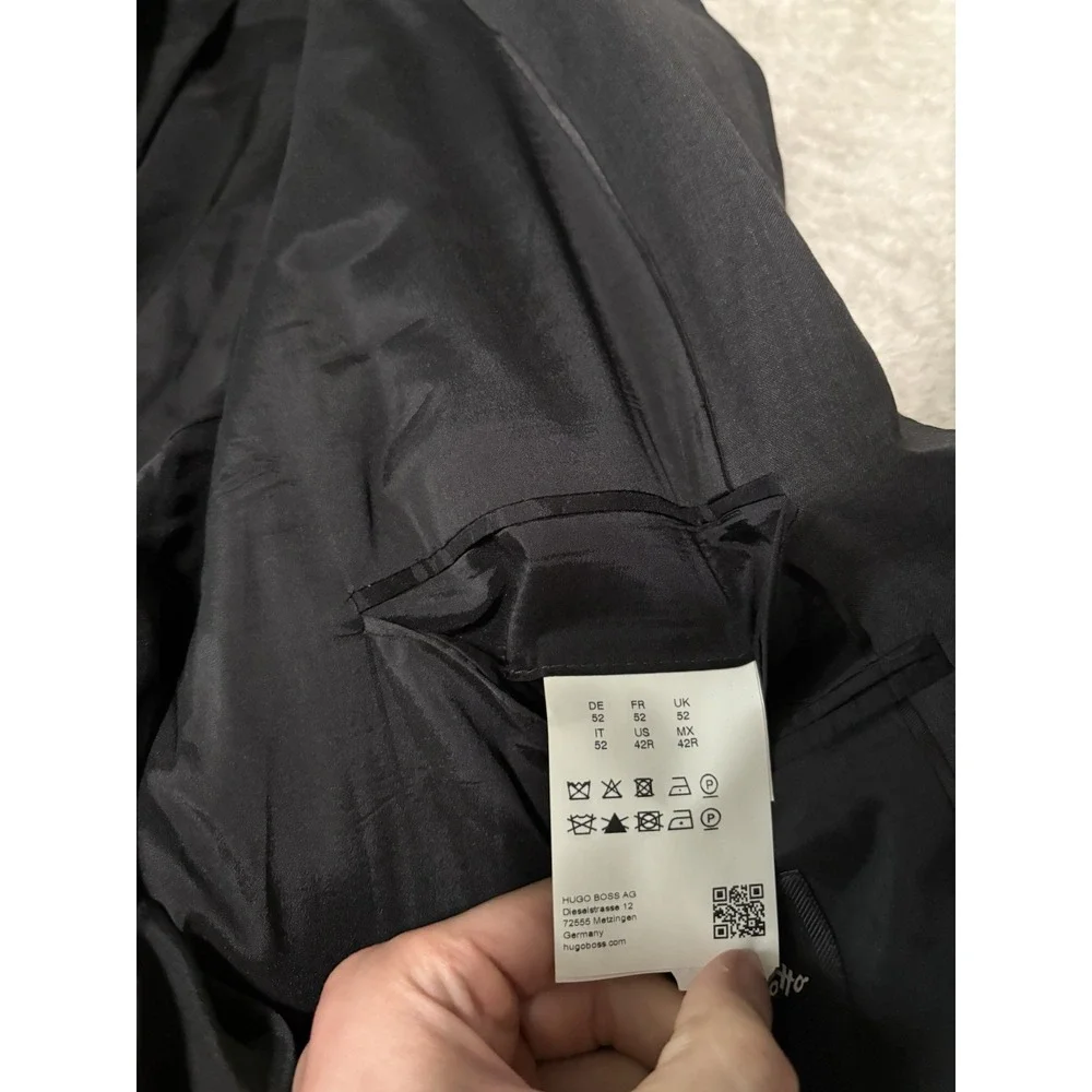 Hugo Boss Mens Charcoal Gray Wool Blazer Jacket Size 42R 2 Button‎